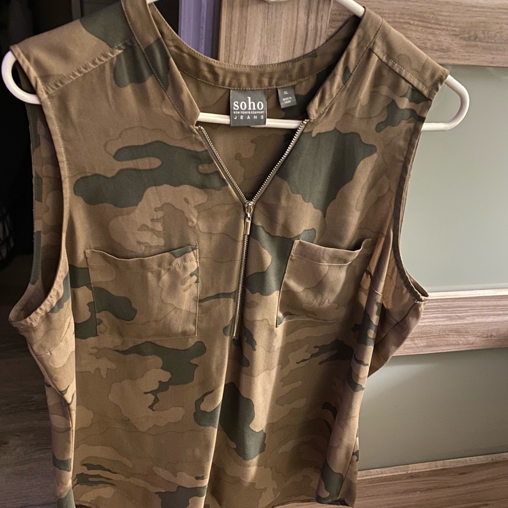Soho - Sleeveless Camouflage Top